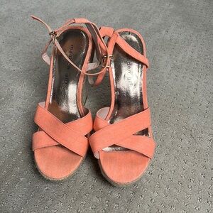 GUC Madden Girl coral wedge sandals